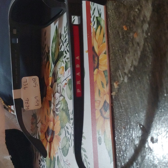 Prada sunglasses - Picture 2 of 4